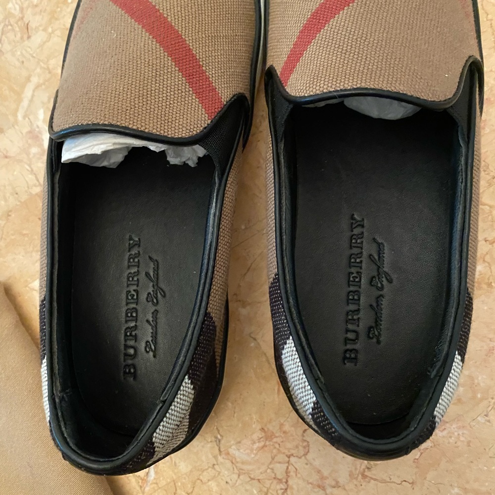 Burberry shoes size 9 run small perfect for a size 8.